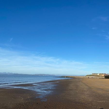Stylish Apartments Near The Sea Front At Morecambe เฮย์แชม ภายนอก รูปภาพ